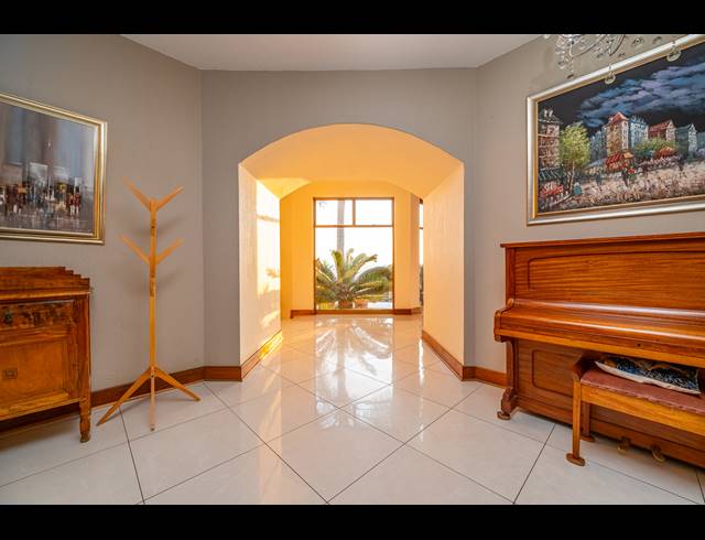 5 BEDROOM FREEHOLD FOR SALE IN NORTHCLIFF